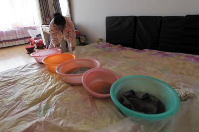 广汉楼上漏水，住户失联，小区没物管，业主维权难！律师来支招……